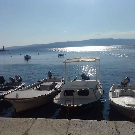 Apartment In Omisalj - Insel Krk 39736 Eksteriør billede