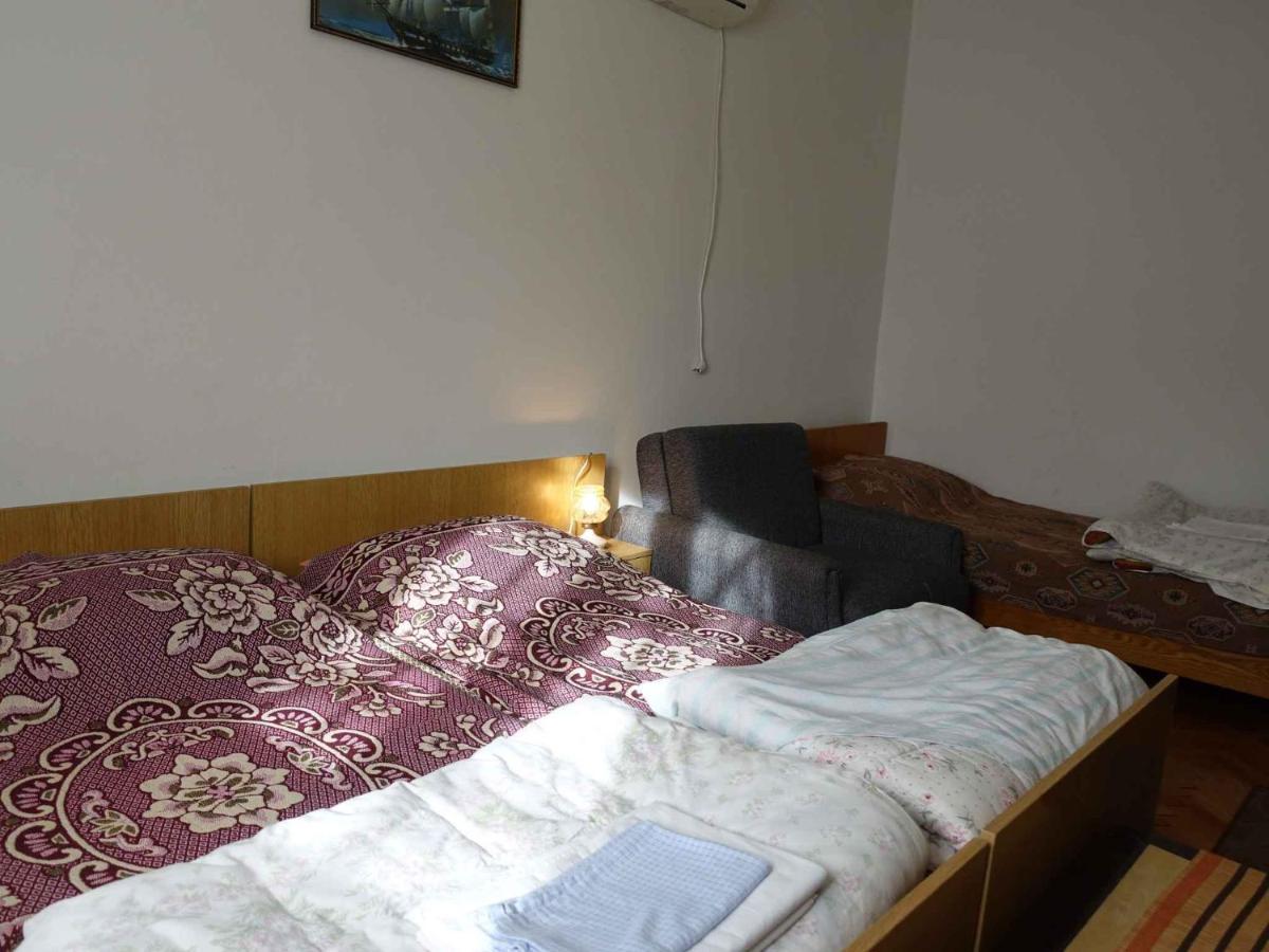 Apartment In Omisalj - Insel Krk 39736 Eksteriør billede