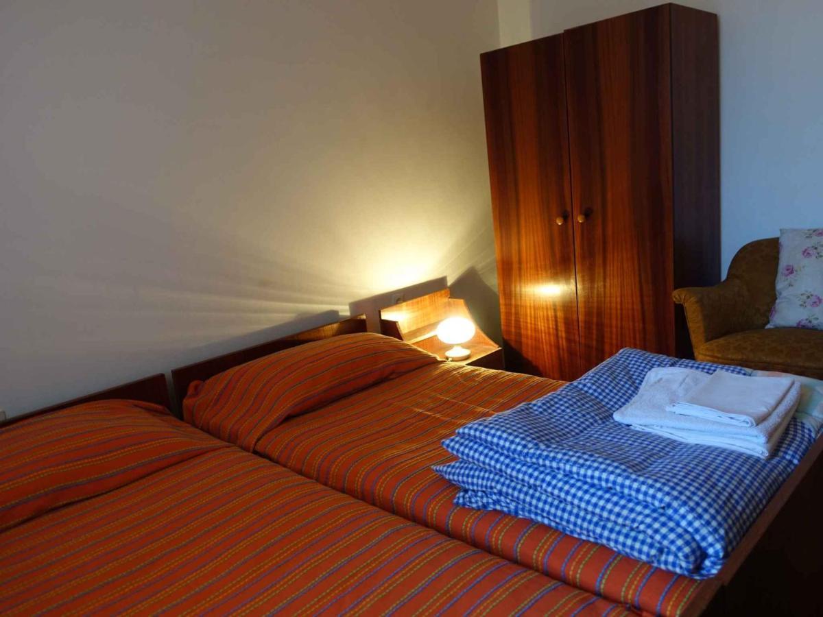 Apartment In Omisalj - Insel Krk 39736 Eksteriør billede