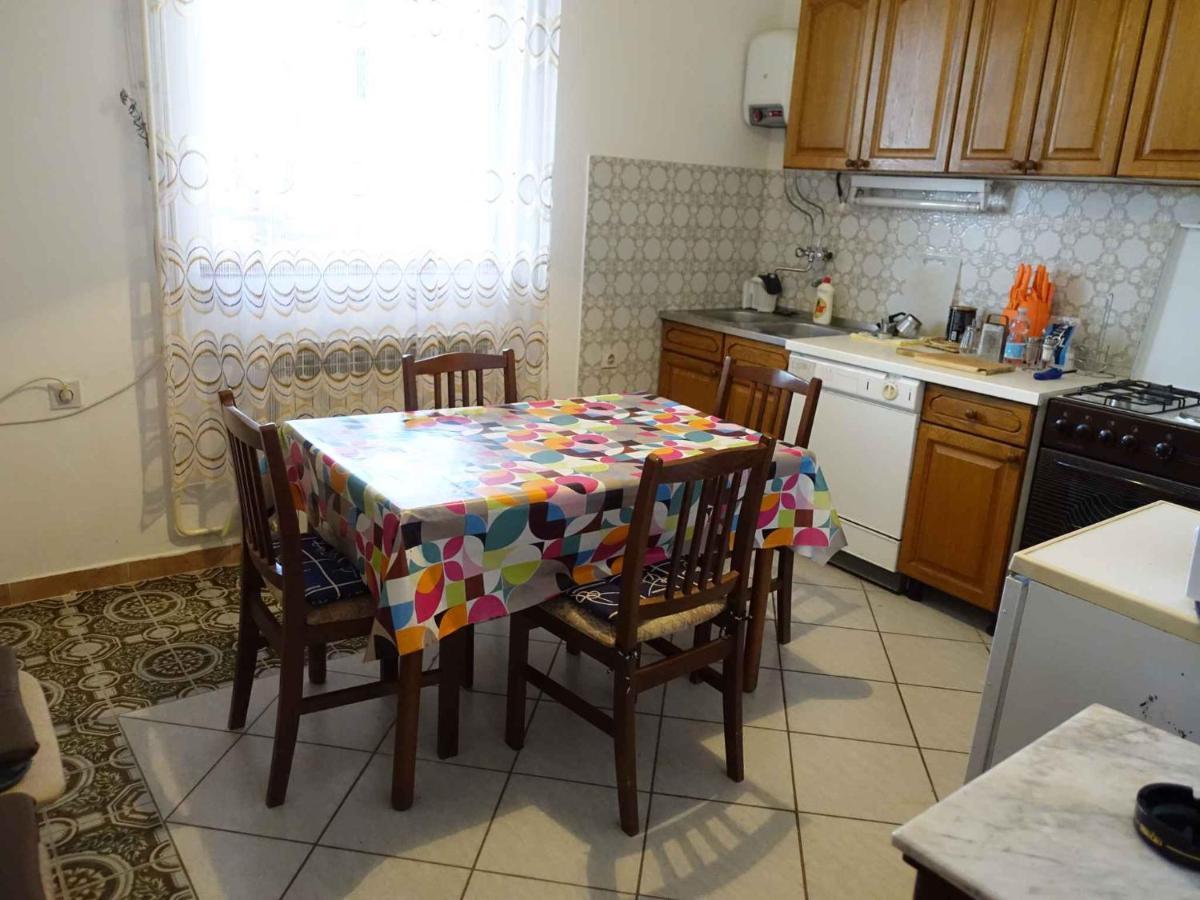 Apartment In Omisalj - Insel Krk 39736 Eksteriør billede