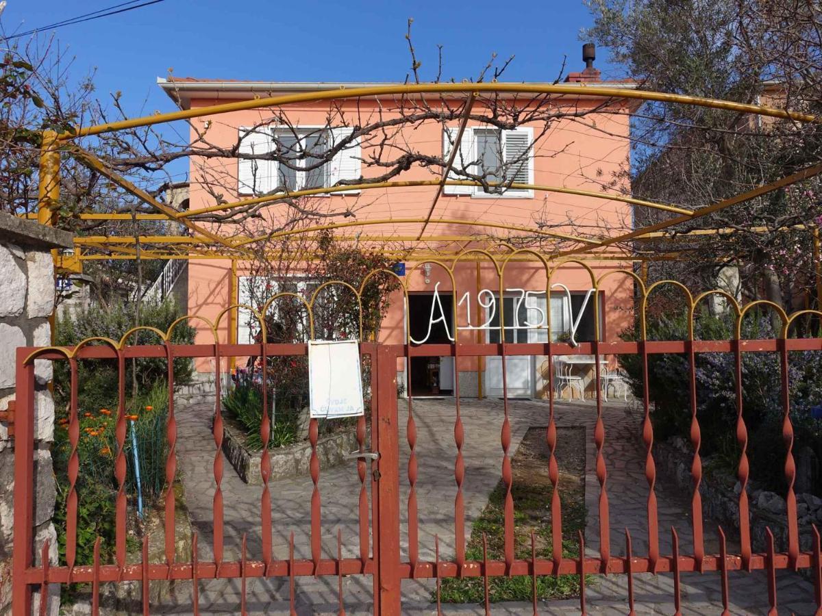 Apartment In Omisalj - Insel Krk 39736 Eksteriør billede